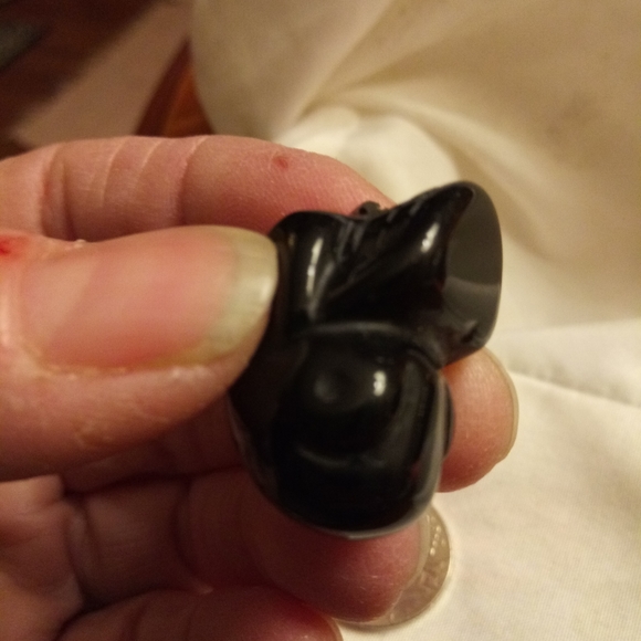 SOLD on m e r c a r i .Mini black obsidion skull - Picture 6 of 8